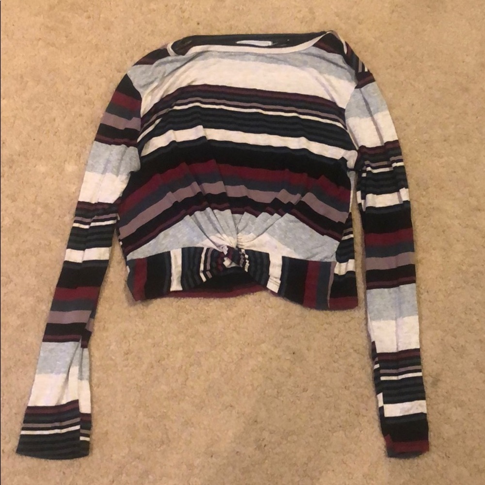 Multicolored crop top.